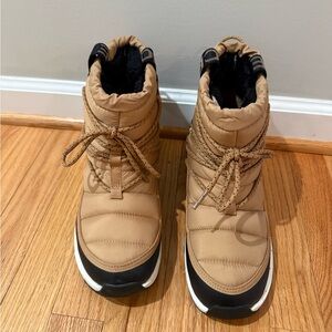 The North Face Women’s ThermoBall Lace Up Snow Boots sz 9
